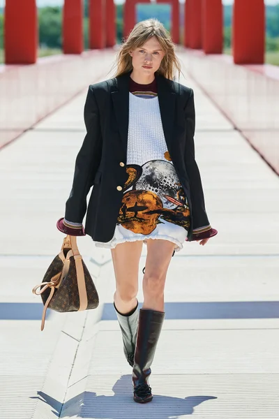 Look 11